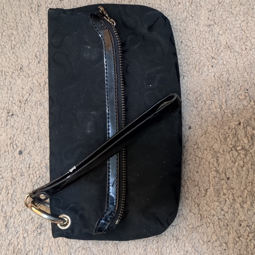 Vera Wang wristlet